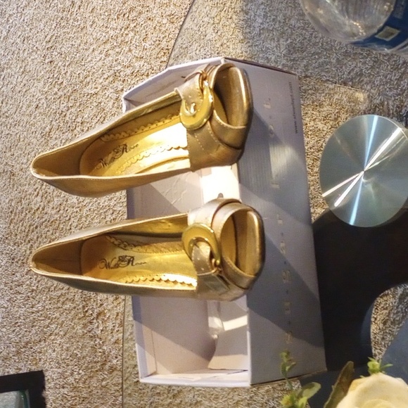 Heels - Picture 1 of 2